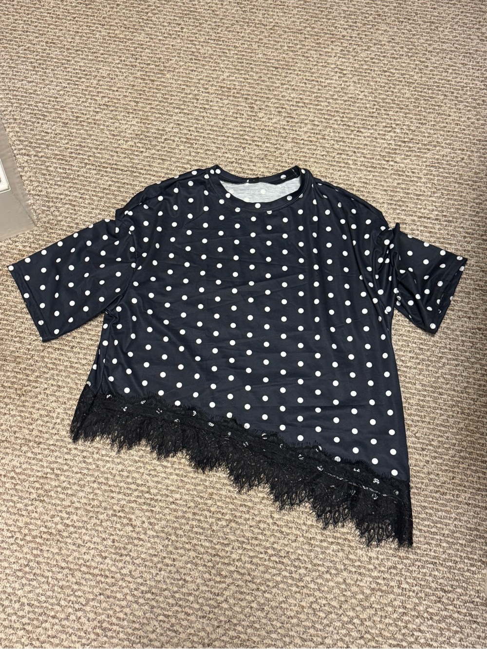 Black Polka Dot a-symmetric boxy Lace-Hem Tee